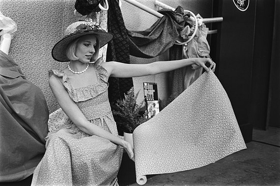 70s style clothing, Laura Ashley model shows dress and wall paper roll with the same motifs, 1976 70s style clothing, Laura Ashley model shows dress and wall paper roll with the same motifs, 1976
