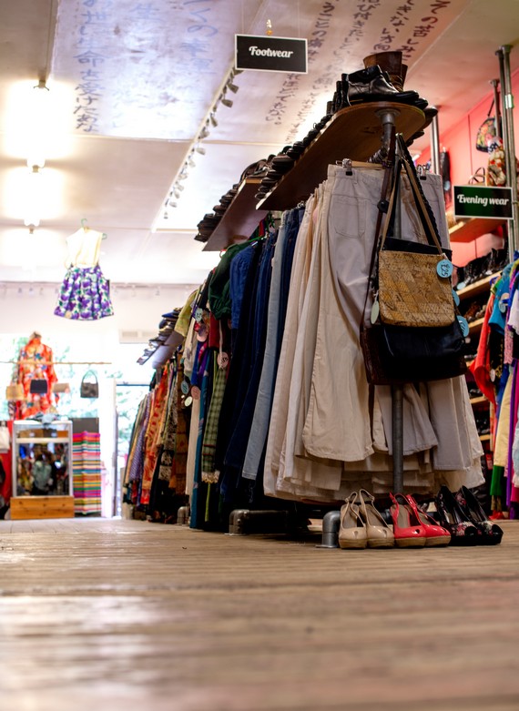 where to buy cheap second hand clothes online - Blue17 second hand vintage clothing store interior photo where to buy cheap second hand clothes online - Blue17 second hand vintage clothing store interior photo